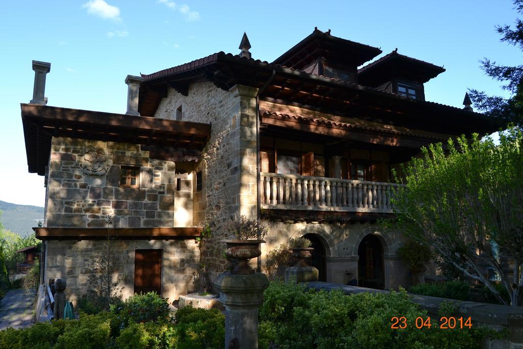 Palacio De Trasvilla Escobedo Exterior photo
