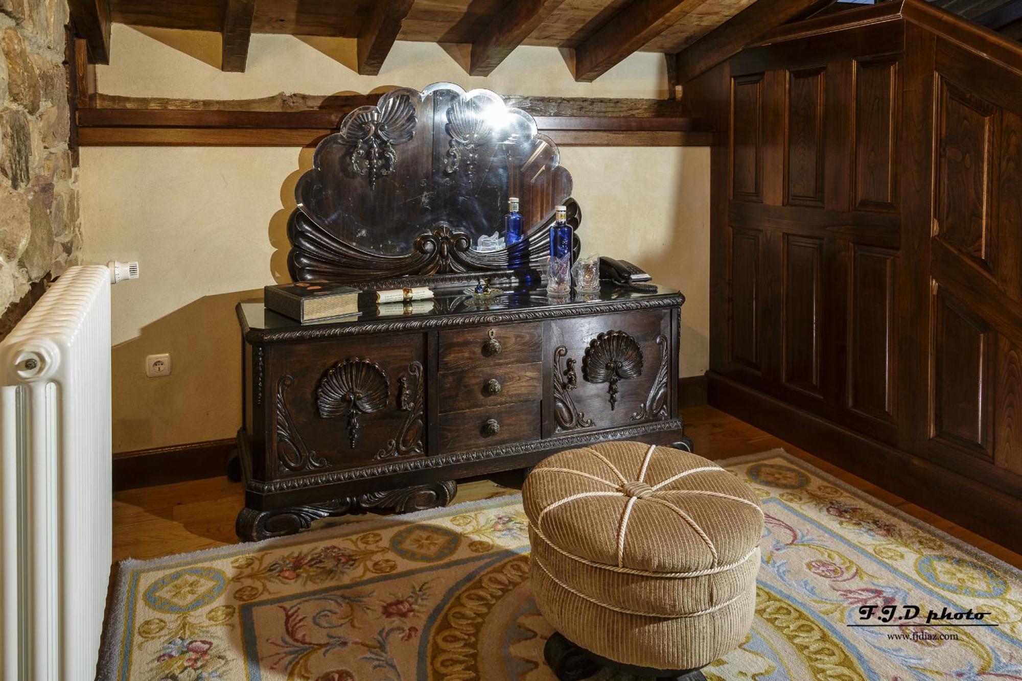 Palacio De Trasvilla Escobedo Room photo